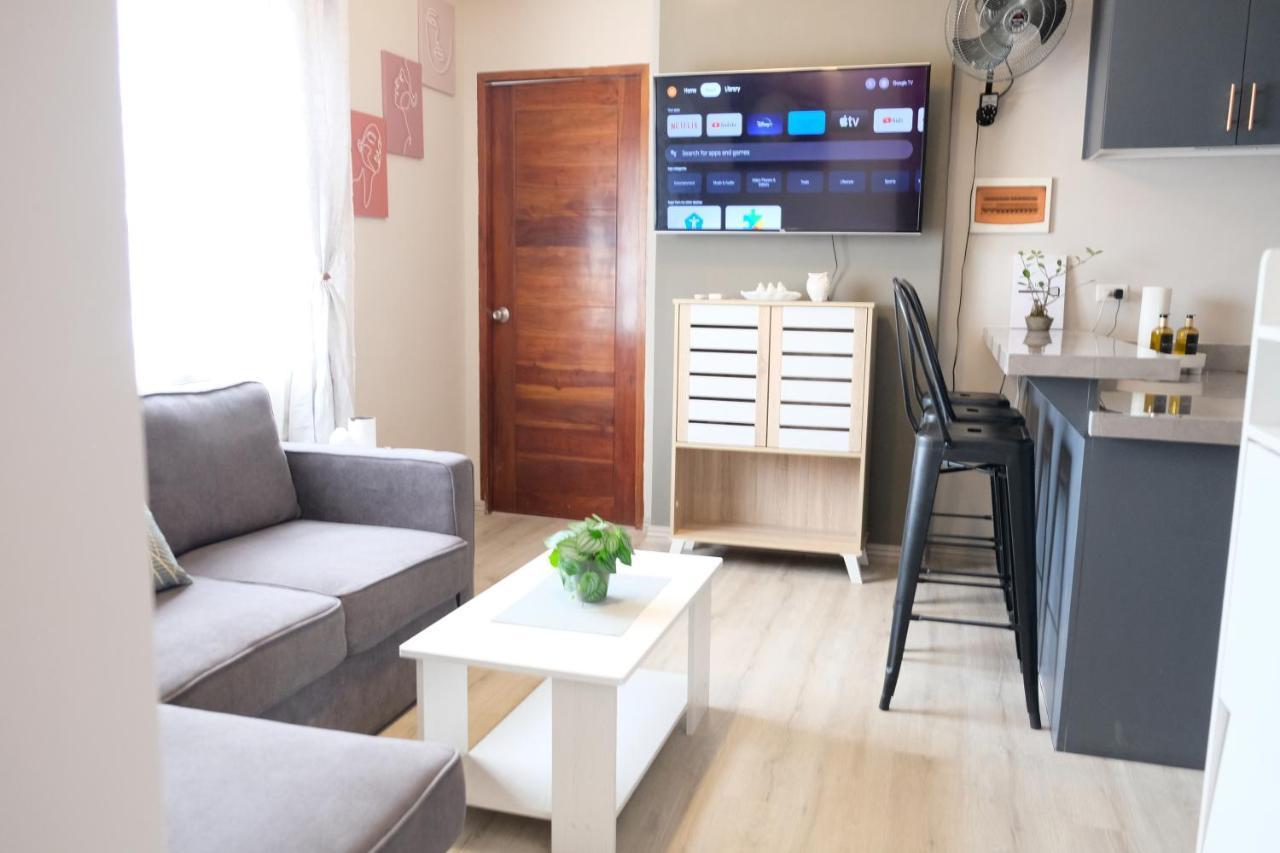 2-Bedroom Boutique City Condo - Newly Renovated! Cebu Bagian luar foto